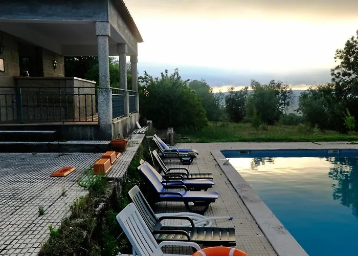 Four Seasons Private Pool Huge Palace Hébergement de vacances