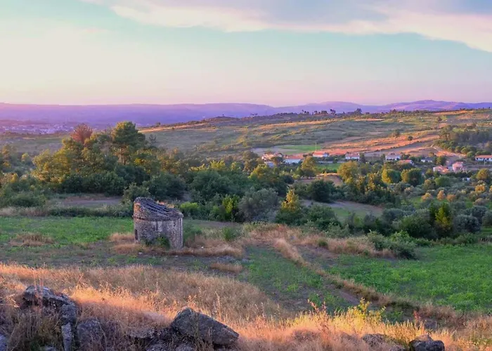 Hébergement de vacances Four Seasons Private Pool Huge Palace Mesquitela