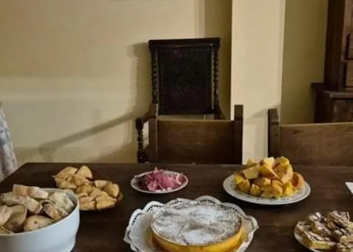 Four Seasons Private Pool Huge Palace Hébergement de vacances Mesquitela