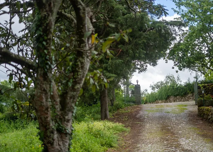 Hébergement de vacances Four Seasons Private Pool Huge Palace Mesquitela