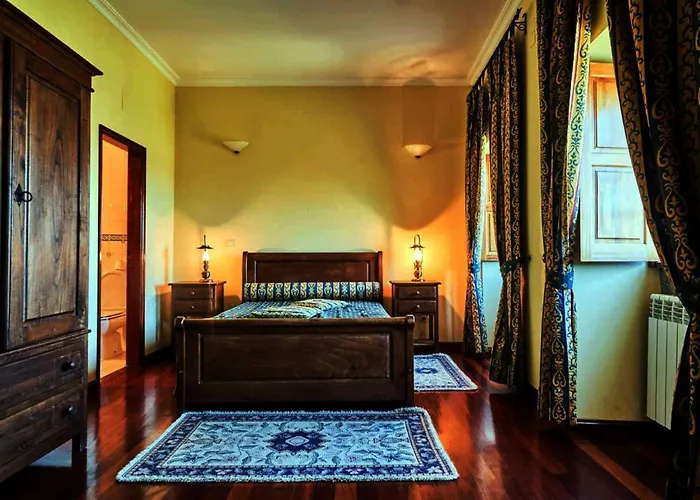 Hébergement de vacances Four Seasons Private Pool Huge Palace *