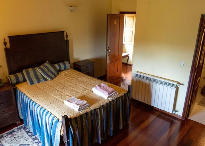 Four Seasons Private Pool Huge Palace Hébergement de vacances *