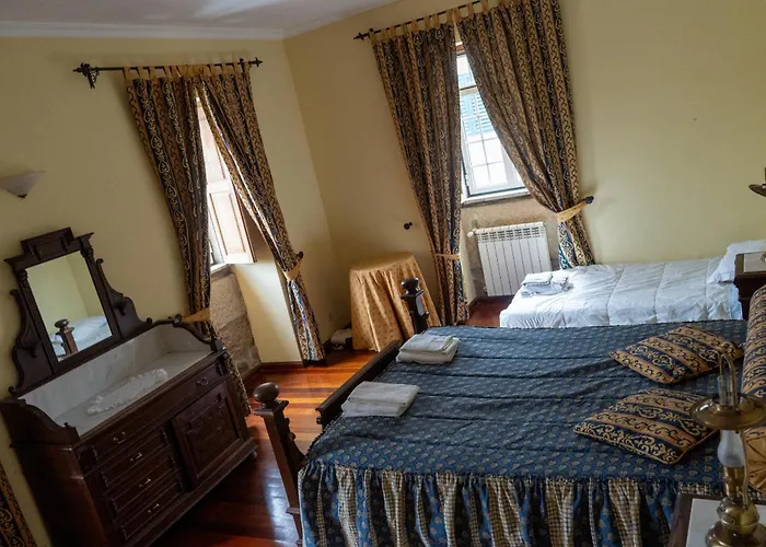 Hébergement de vacances Four Seasons Private Pool Huge Palace Mesquitela